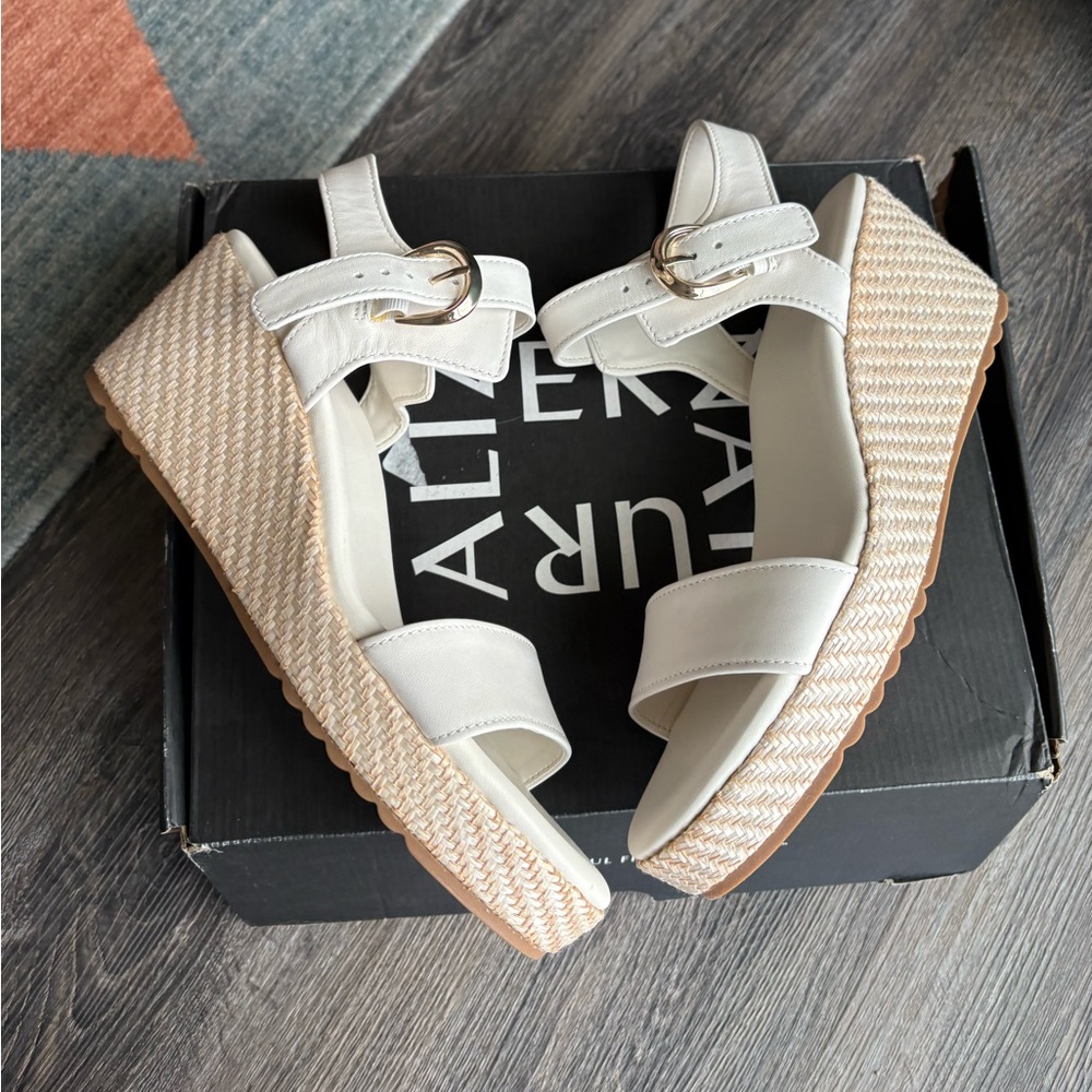 NWB Naturalizer Stella Wedge Sandals - Picture 7 of 12